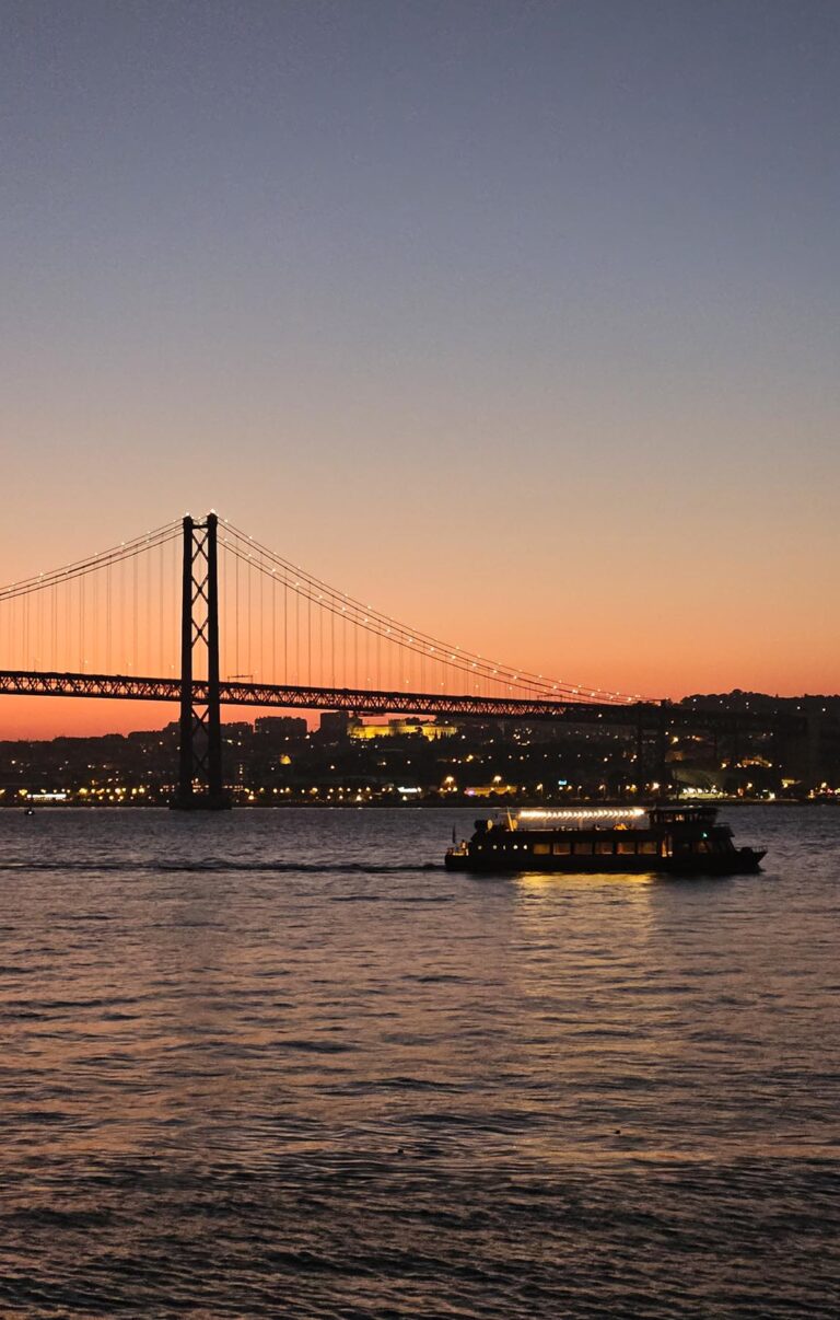 sunset picknick at jardim do rio cacilhas lisboa