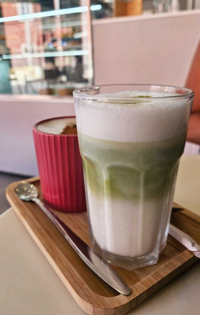lambreta coffeeshop lisbon iced matcha chai tea