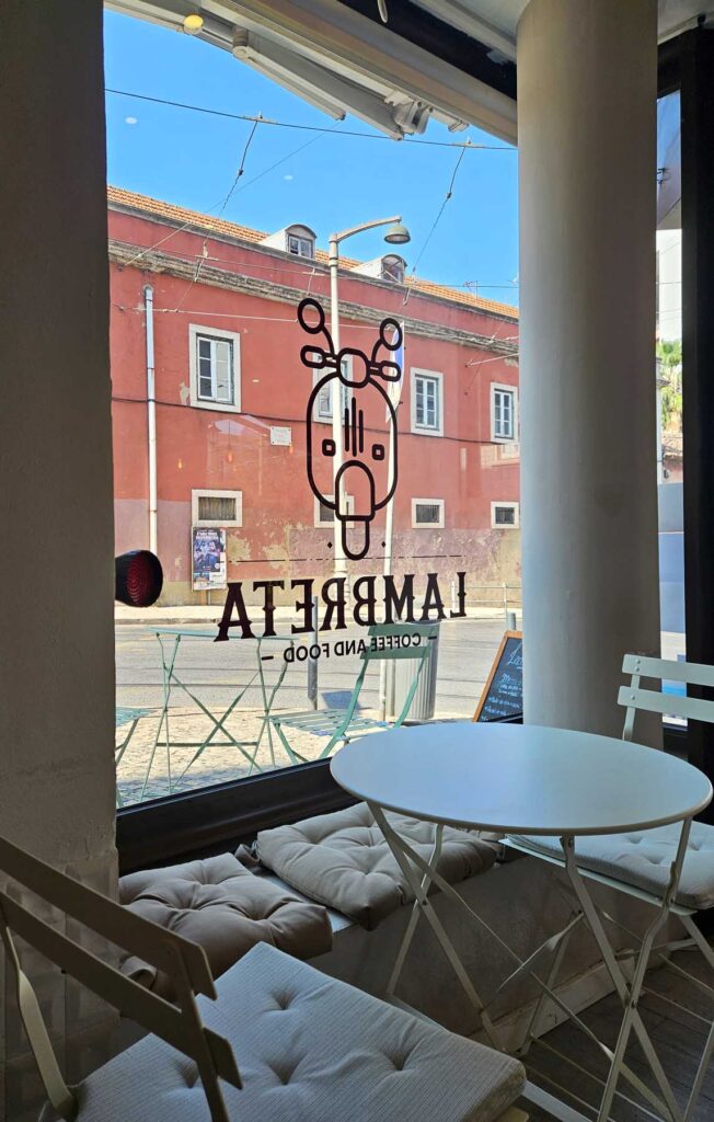 lambreta coffee Alcantara: Breakfast in Lisbon
